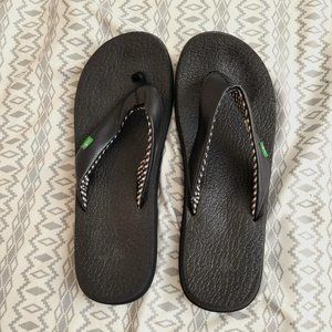 Sanuk Black Flip Flop Sandals